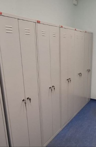 В ноябре 2025 г. ООО «ЕМЕР»  осуществила поставку и сборку для ГБУЗ ЛО «Приозерская межрайонная больница» медицинской мебели для кабинета гемодиализа.